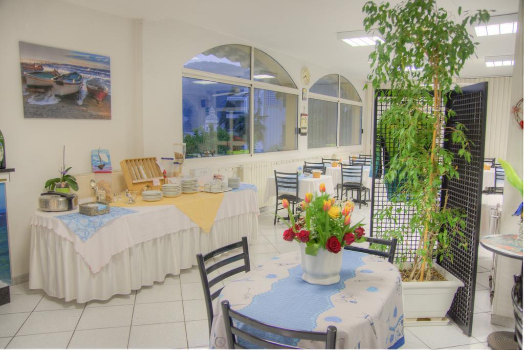 Hotel Deutsche Familien Финале Лигуре Екстериор снимка