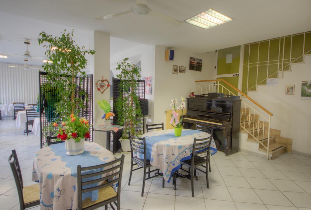 Hotel Deutsche Familien Финале Лигуре Екстериор снимка