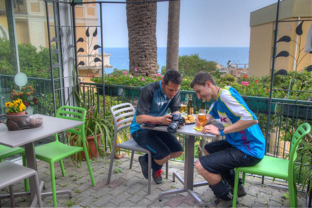 Hotel Deutsche Familien Финале Лигуре Екстериор снимка