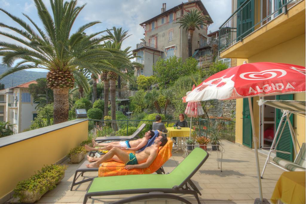 Hotel Deutsche Familien Финале Лигуре Екстериор снимка