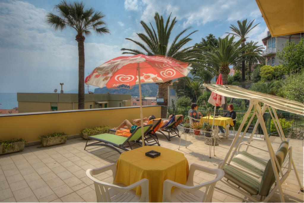 Hotel Deutsche Familien Финале Лигуре Екстериор снимка