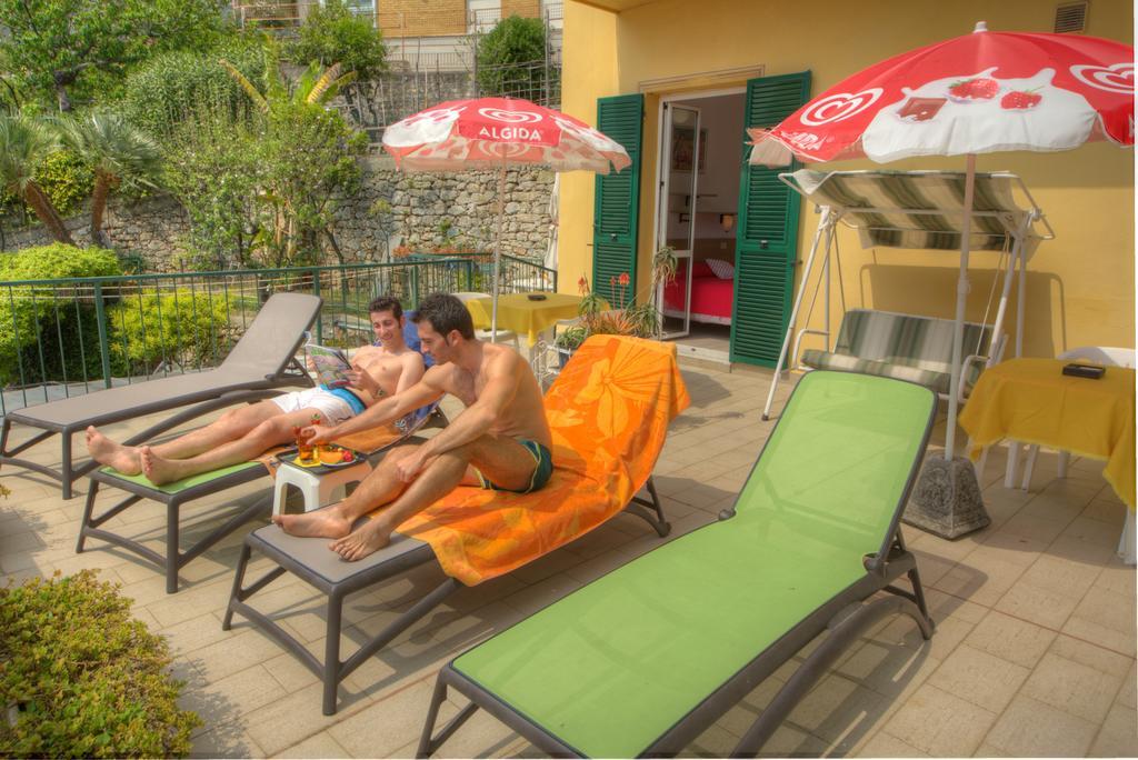 Hotel Deutsche Familien Финале Лигуре Екстериор снимка