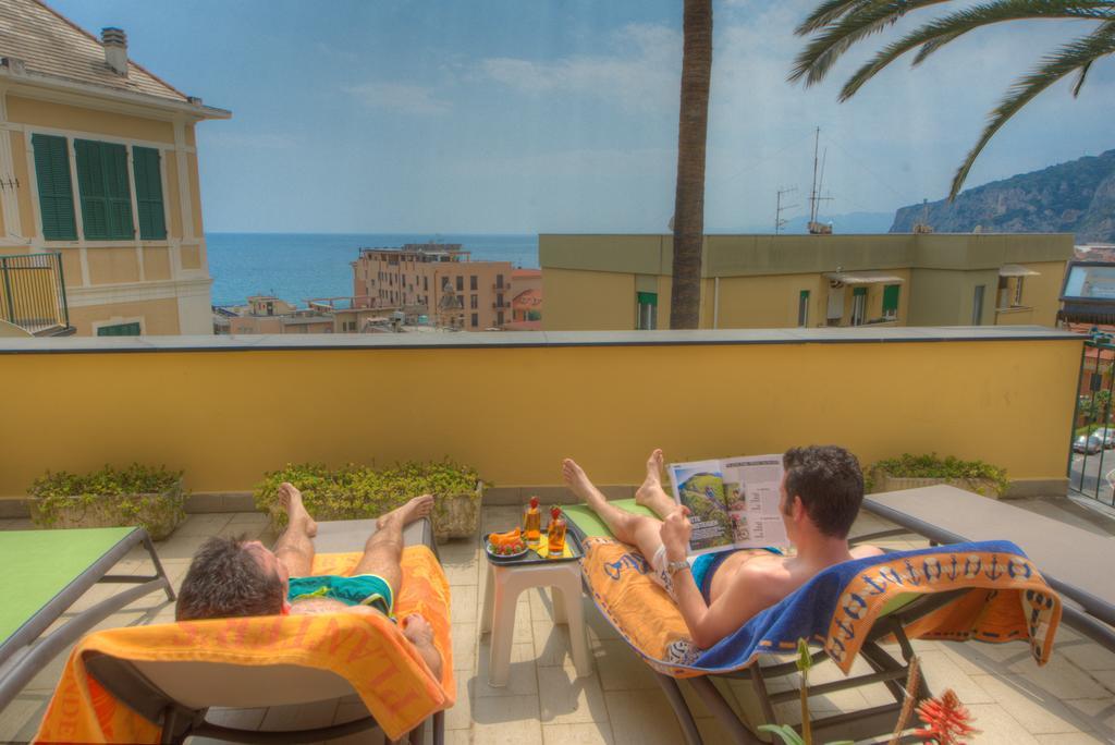 Hotel Deutsche Familien Финале Лигуре Екстериор снимка