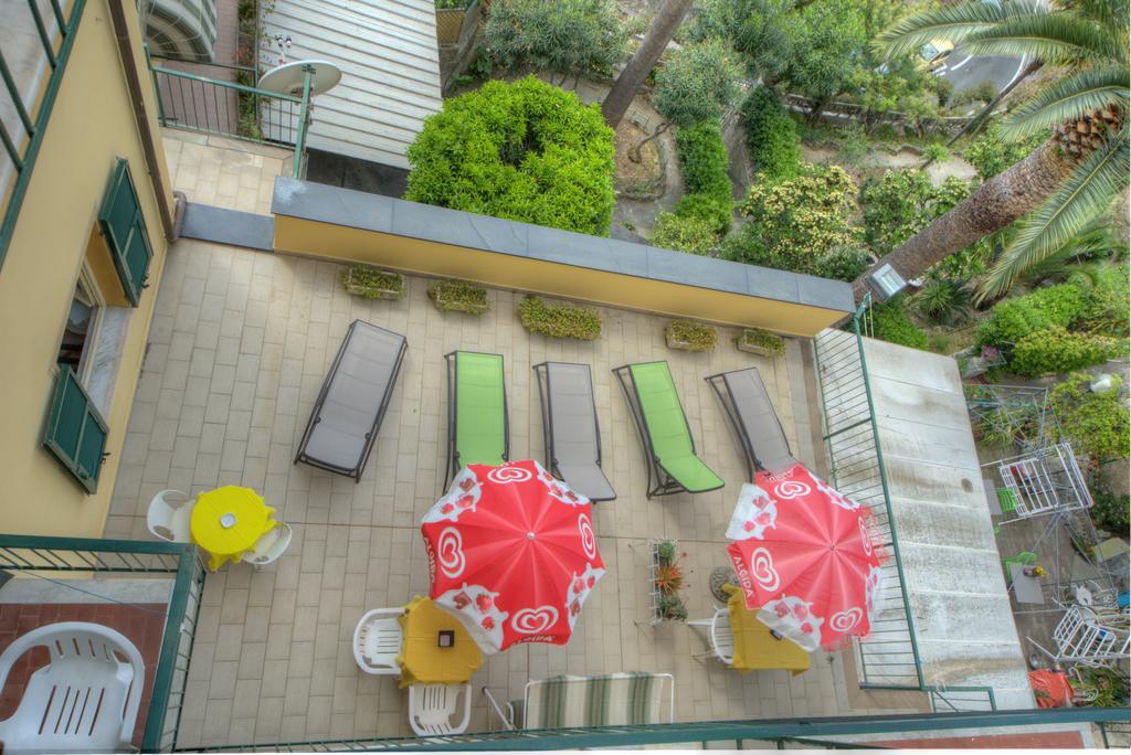 Hotel Deutsche Familien Финале Лигуре Екстериор снимка