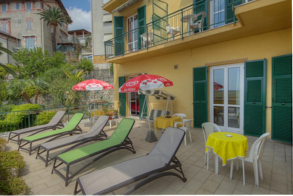 Hotel Deutsche Familien Финале Лигуре Екстериор снимка