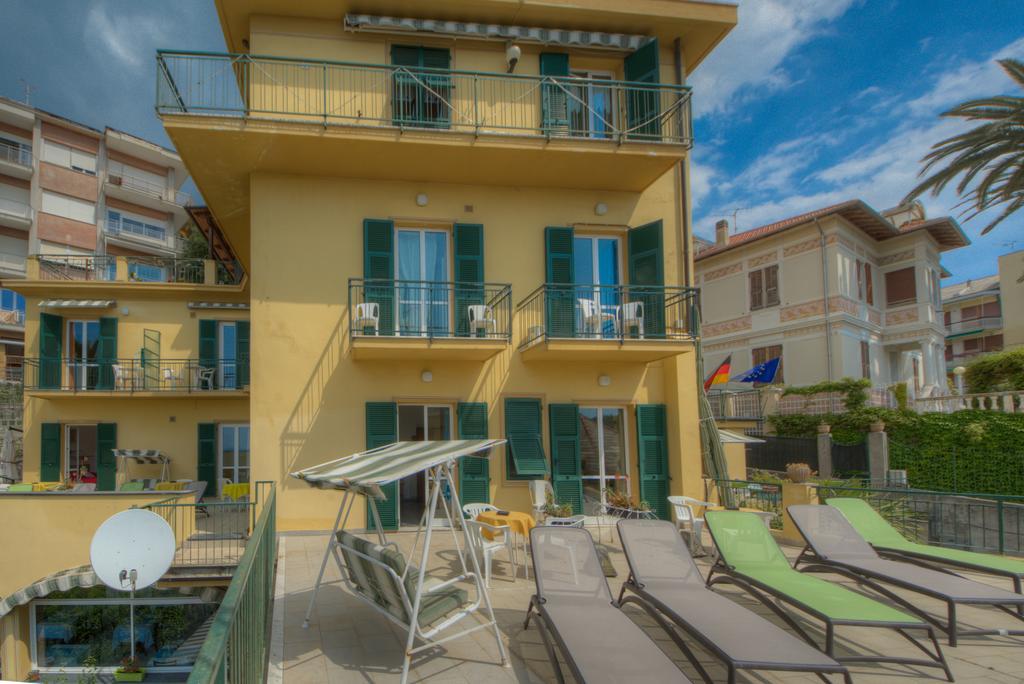 Hotel Deutsche Familien Финале Лигуре Екстериор снимка