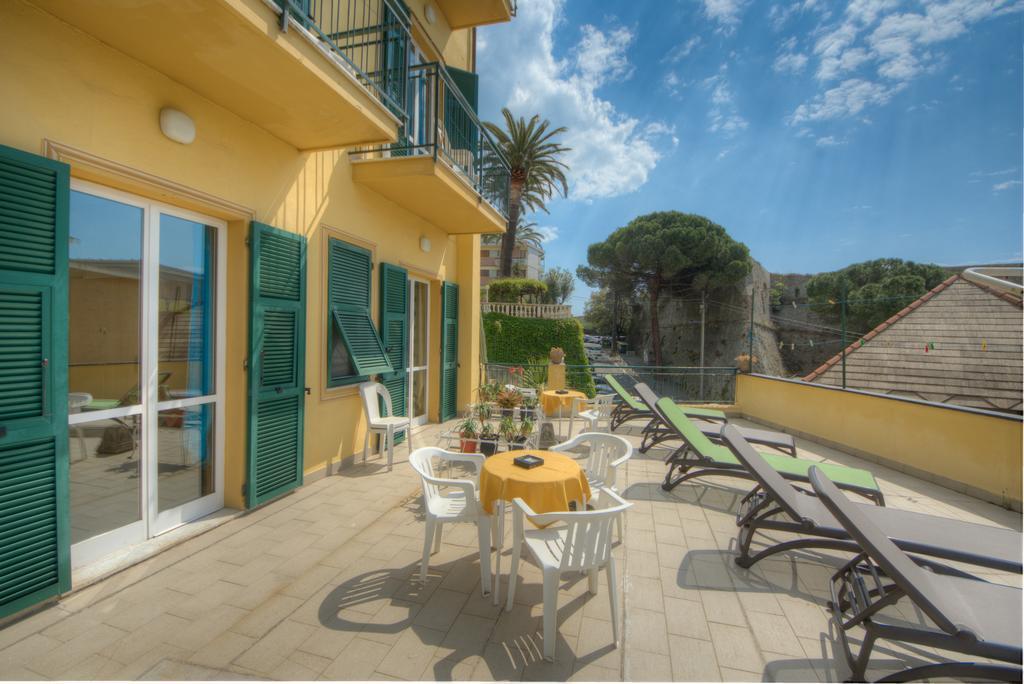 Hotel Deutsche Familien Финале Лигуре Екстериор снимка