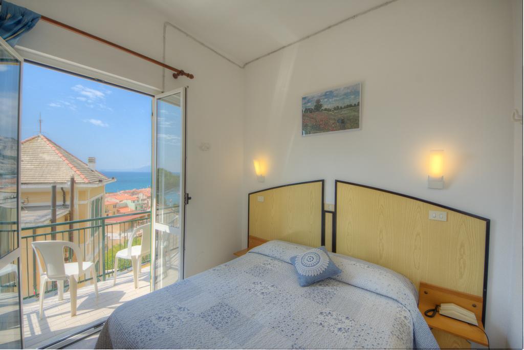Hotel Deutsche Familien Финале Лигуре Екстериор снимка