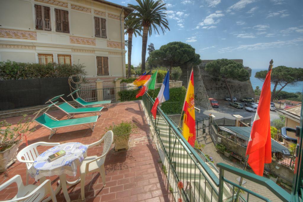 Hotel Deutsche Familien Финале Лигуре Екстериор снимка