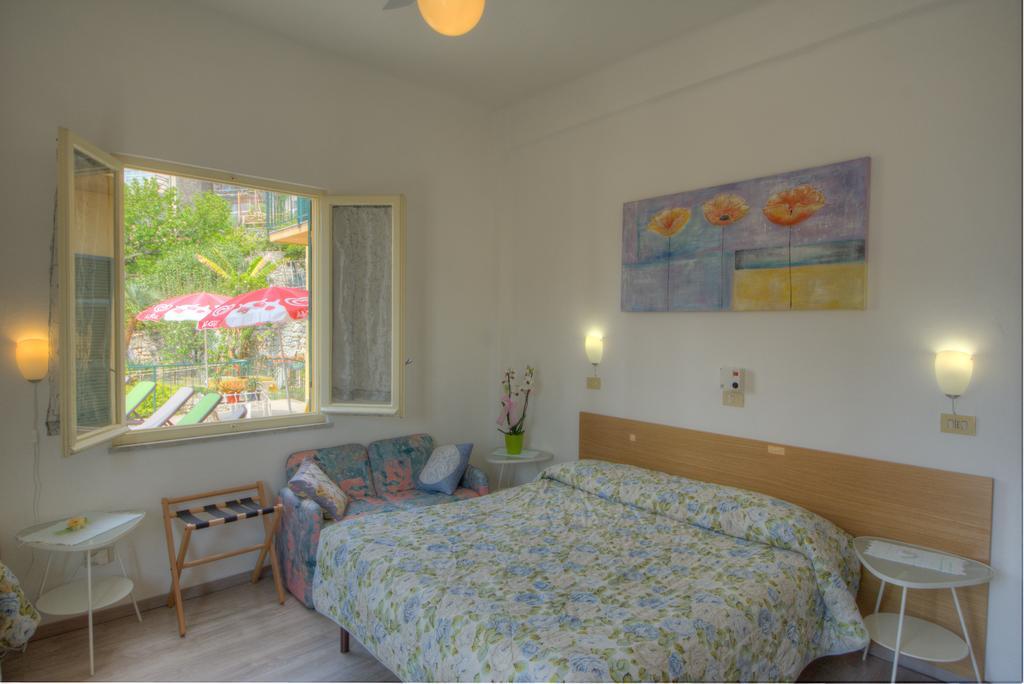 Hotel Deutsche Familien Финале Лигуре Екстериор снимка