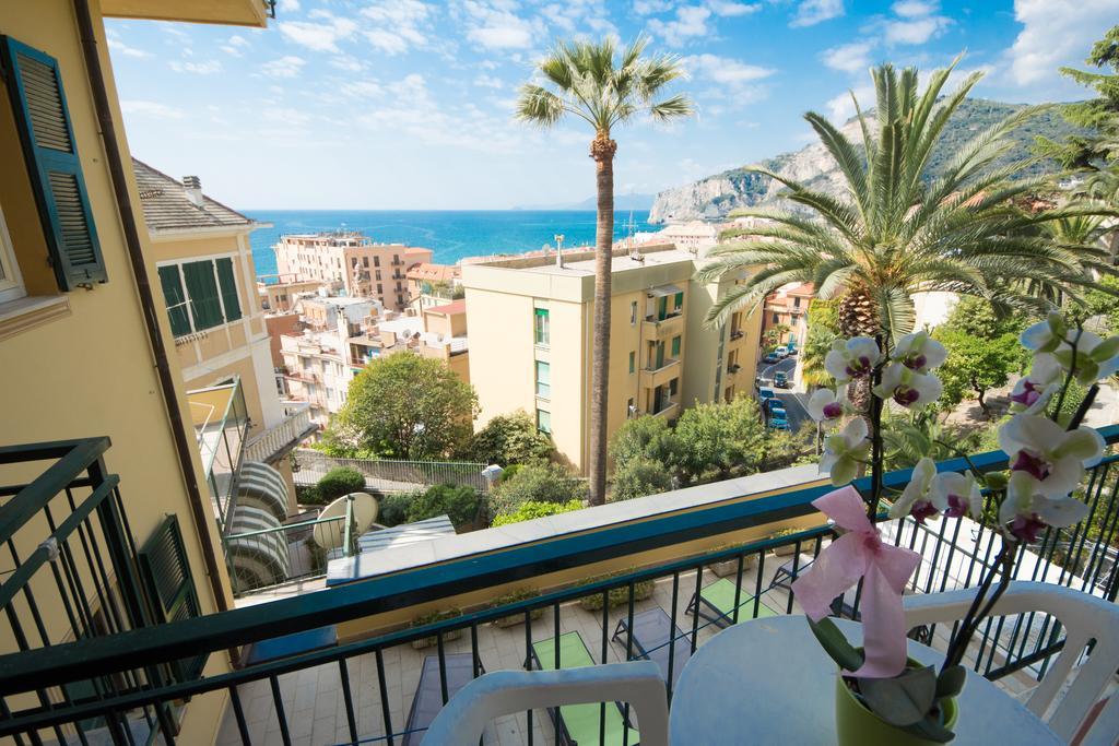 Hotel Deutsche Familien Финале Лигуре Екстериор снимка