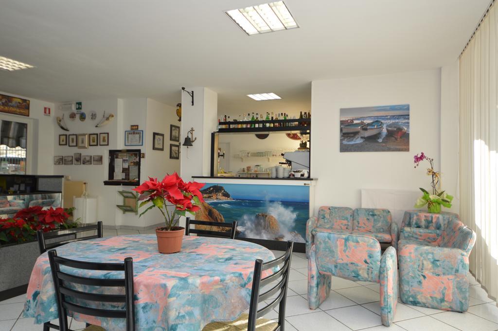 Hotel Deutsche Familien Финале Лигуре Екстериор снимка